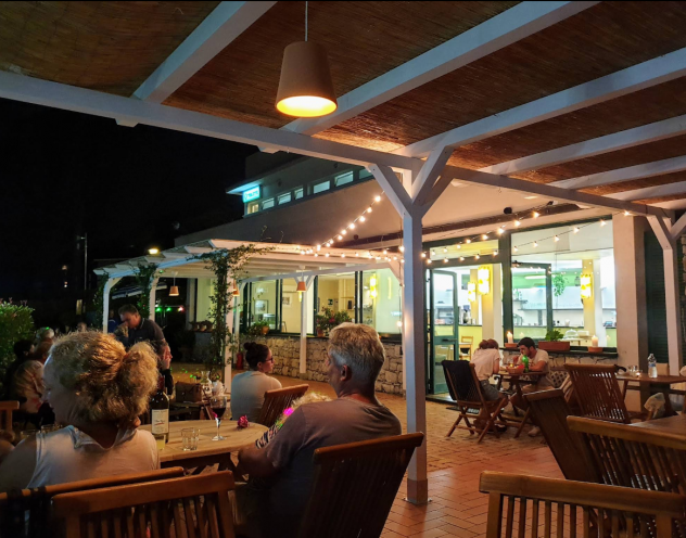 Foto Trattoria � Ristorante Tipico Liguria in Camping � Ottimo Potenziale Gestionale