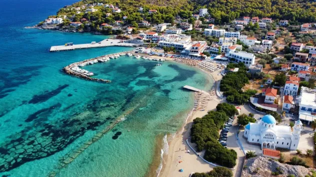 Foto TRATTORIA PINSERIA AVVIATA IN UN ISOLA TURISTICA IN GRECIA