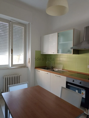 Foto Tre camere in appartamento in affitto per soli studenti a Macerata