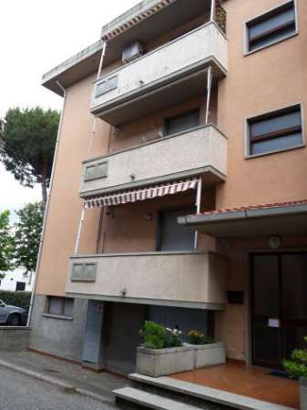 Foto TRILOCALE -CECINA MARE