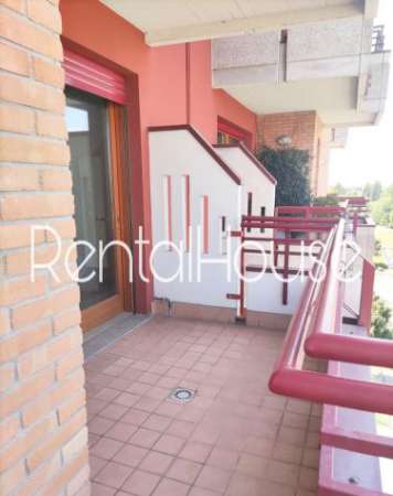 Foto TRILOCALE A DESIO CON DOPPI SERVIZI-TERRAZZO E GARAGE TRIPLO