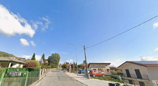 Foto Trilocale a Marchirolo con due balconi - 800eu