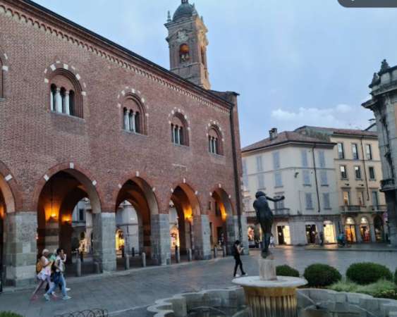 Foto TRILOCALE A MONZA CON CANTINA-BALCONE E GIARDINO
