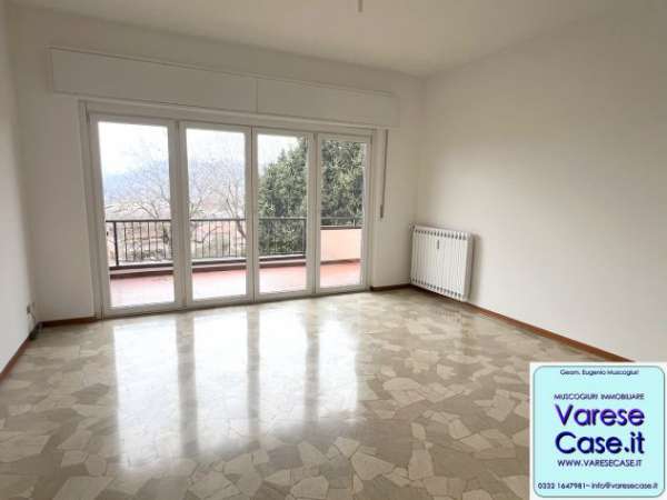 Foto Trilocale con box in AFFITTO a INDUNO OLONA