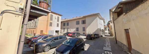 Foto TRILOCALE con DOPPI SERVIZI in ZONA SERVITA