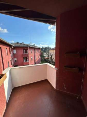 Foto Trilocale con doppio balcone e box auto - Besana