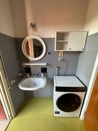 Foto Trilocale con doppio balcone e garage-Besana in brianza