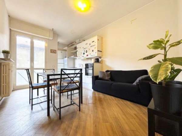 Foto TRILOCALE DI 85 MQ ARREDATO IN PALAZZO SIGNORILE, MM PASTEUR