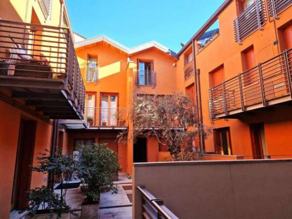 Foto TRILOCALE DI C.A 70 MQ ARREDATO CON BALCONE A LECCO CENTRO