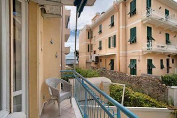 Foto Trilocale in affitto a Alassio