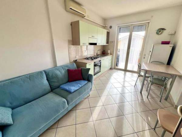 Foto Trilocale in affitto a Alba Adriatica