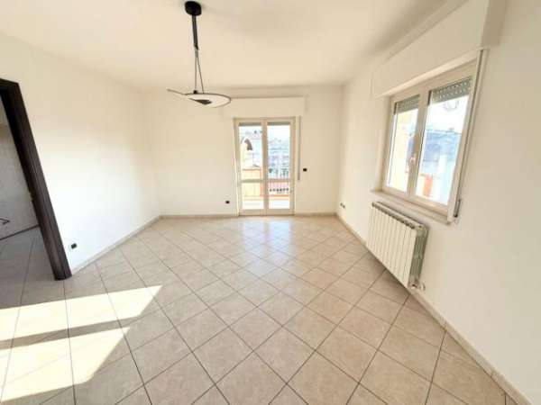 Foto Trilocale in affitto a Alba Adriatica