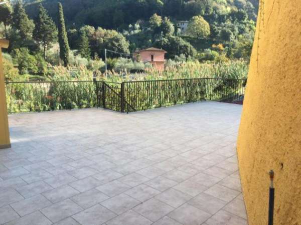 Foto Trilocale in affitto a Ameglia