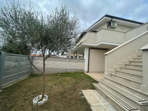 Foto Trilocale in affitto a Anzio