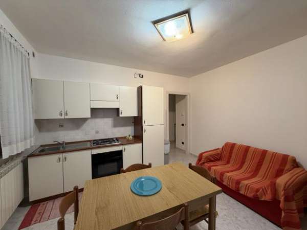 Foto Trilocale in affitto a Arona