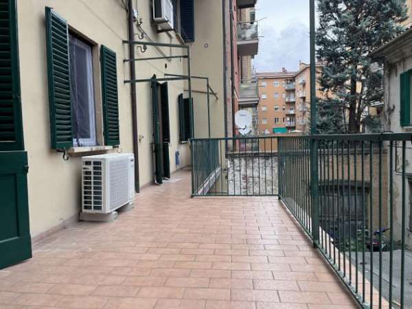 Foto Trilocale in affitto a Bologna, Irnerio
