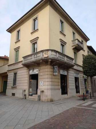 Foto Trilocale in affitto a Carnago