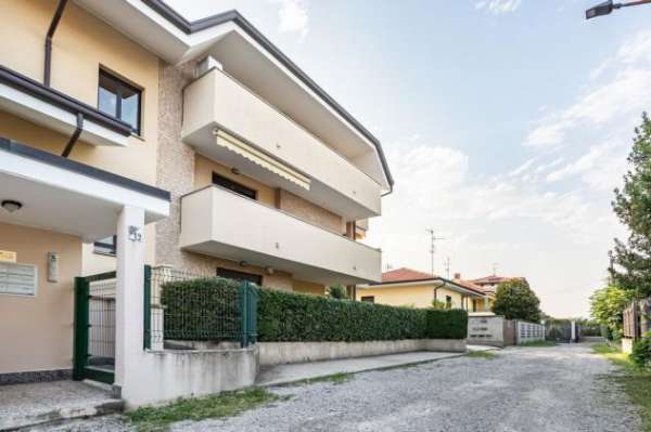 Foto Trilocale in Affitto a Caronno Pertusella