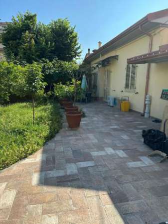 Foto Trilocale in affitto a Carrara