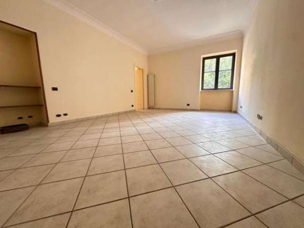 Foto Trilocale in affitto a Caserta