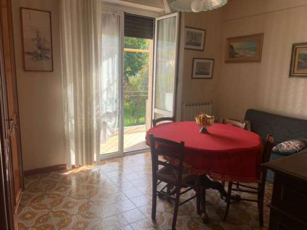 Foto Trilocale in affitto a Cogorno