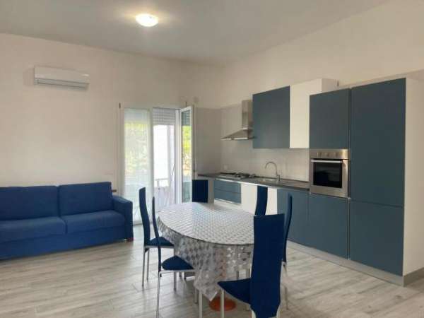 Foto Trilocale in affitto a Erice