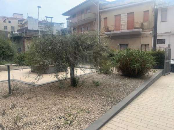 Foto Trilocale in affitto a Giarre