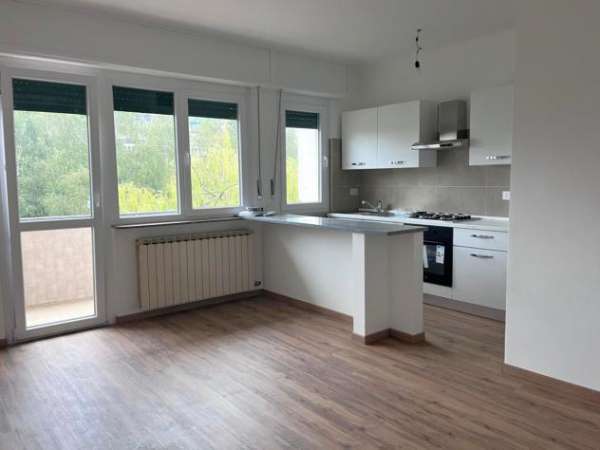 Foto Trilocale in affitto a Ivrea