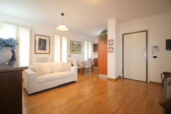 Foto Trilocale in affitto a Lecco