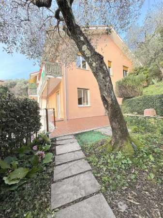 Foto Trilocale in affitto a Leivi