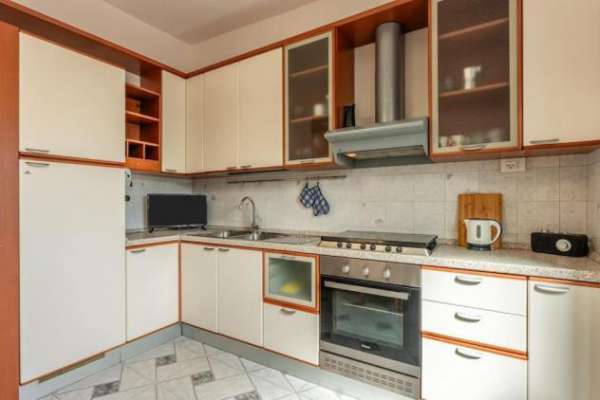 Foto Trilocale in affitto a Lucca