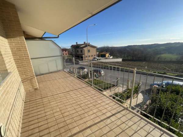 Foto Trilocale in affitto a Montefano