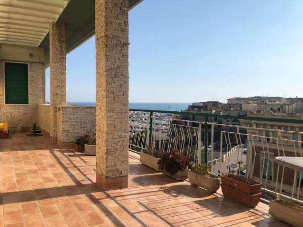 Foto Trilocale in affitto a Nettuno