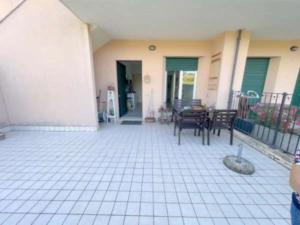 Foto Trilocale in affitto a Osimo