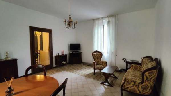 Foto Trilocale in affitto a Pavia