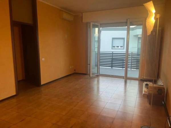 Foto Trilocale in affitto a Pessano con Bornago