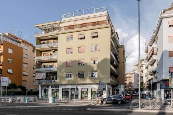 Foto Trilocale in Affitto a Roma