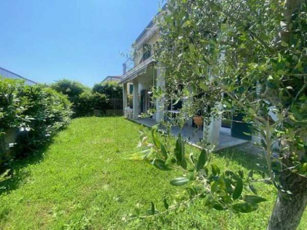 Foto Trilocale in affitto a Sarzana