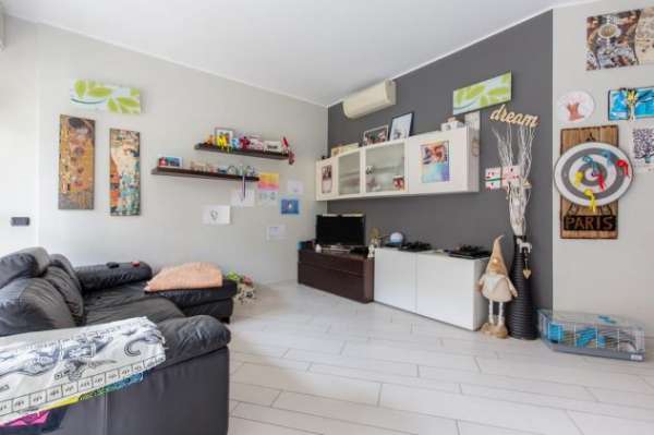 Foto Trilocale in Affitto a Senago