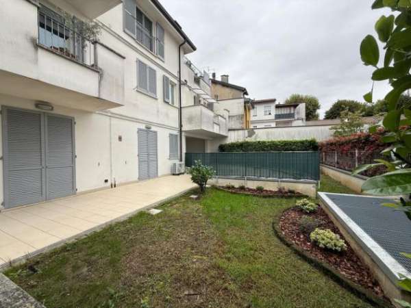 Foto Trilocale in affitto a Seregno