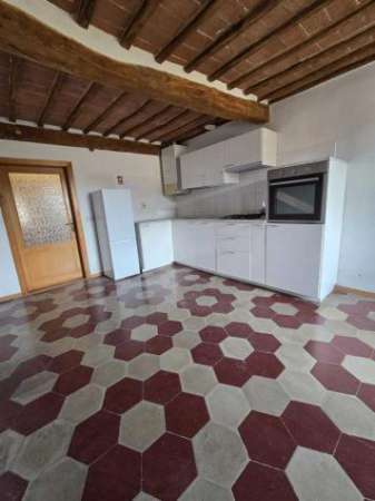 Foto Trilocale in affitto a Siena