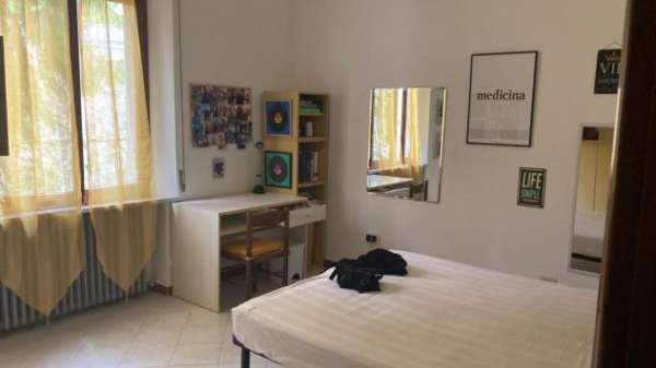 Foto Trilocale in affitto a Siena