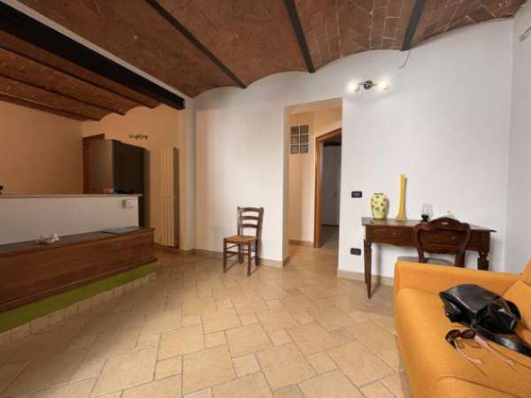 Foto Trilocale in affitto a Siena