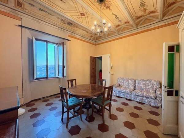 Foto Trilocale in affitto a Siena