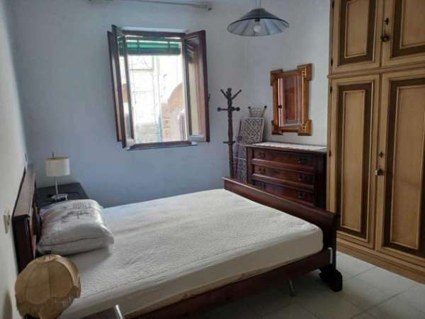 Foto Trilocale in affitto a Siena