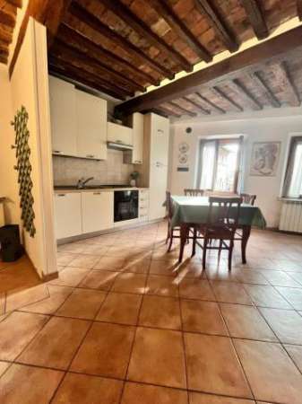 Foto Trilocale in affitto a Siena