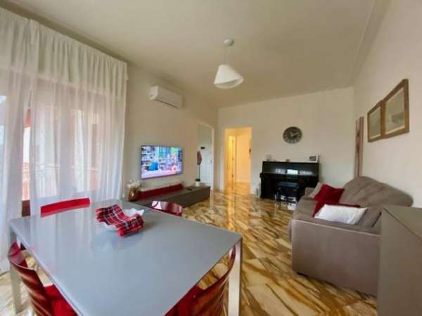 Foto Trilocale in affitto a Siena