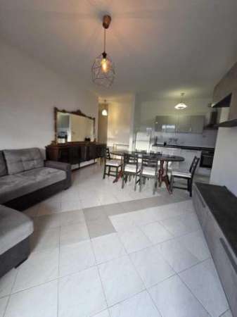 Foto Trilocale in affitto a Siena