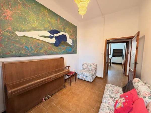 Foto Trilocale in affitto a Siena