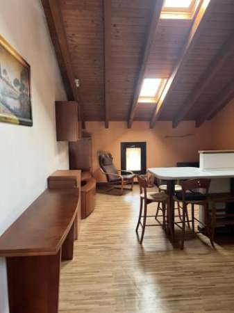 Foto Trilocale in affitto a Turate